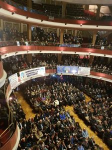 platea ampia e striscione (1)