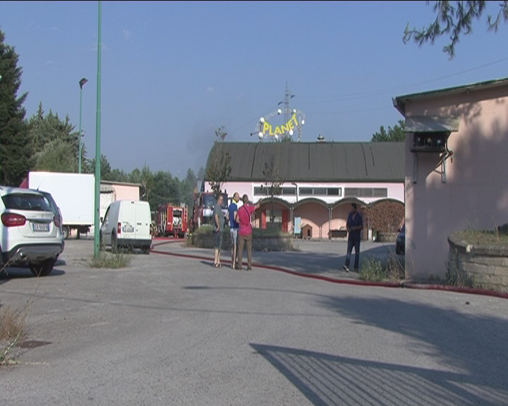 Contrada Malecagna: fiamme in un capannone. Si indaga sulla natura dell’incendio