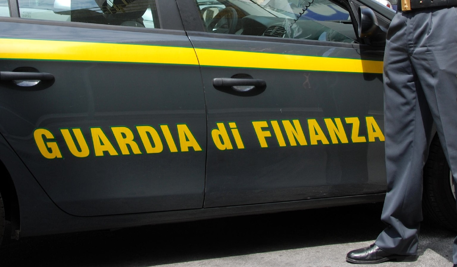 Contrabbando, la GdF di Avellino sequestra 1.722kg di sigarette. Arrestate due persone