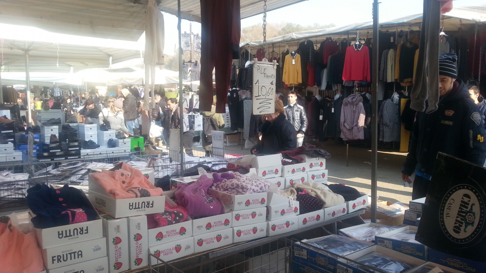 Benevento| Area mercato viale Mellusi lavata e sanificata