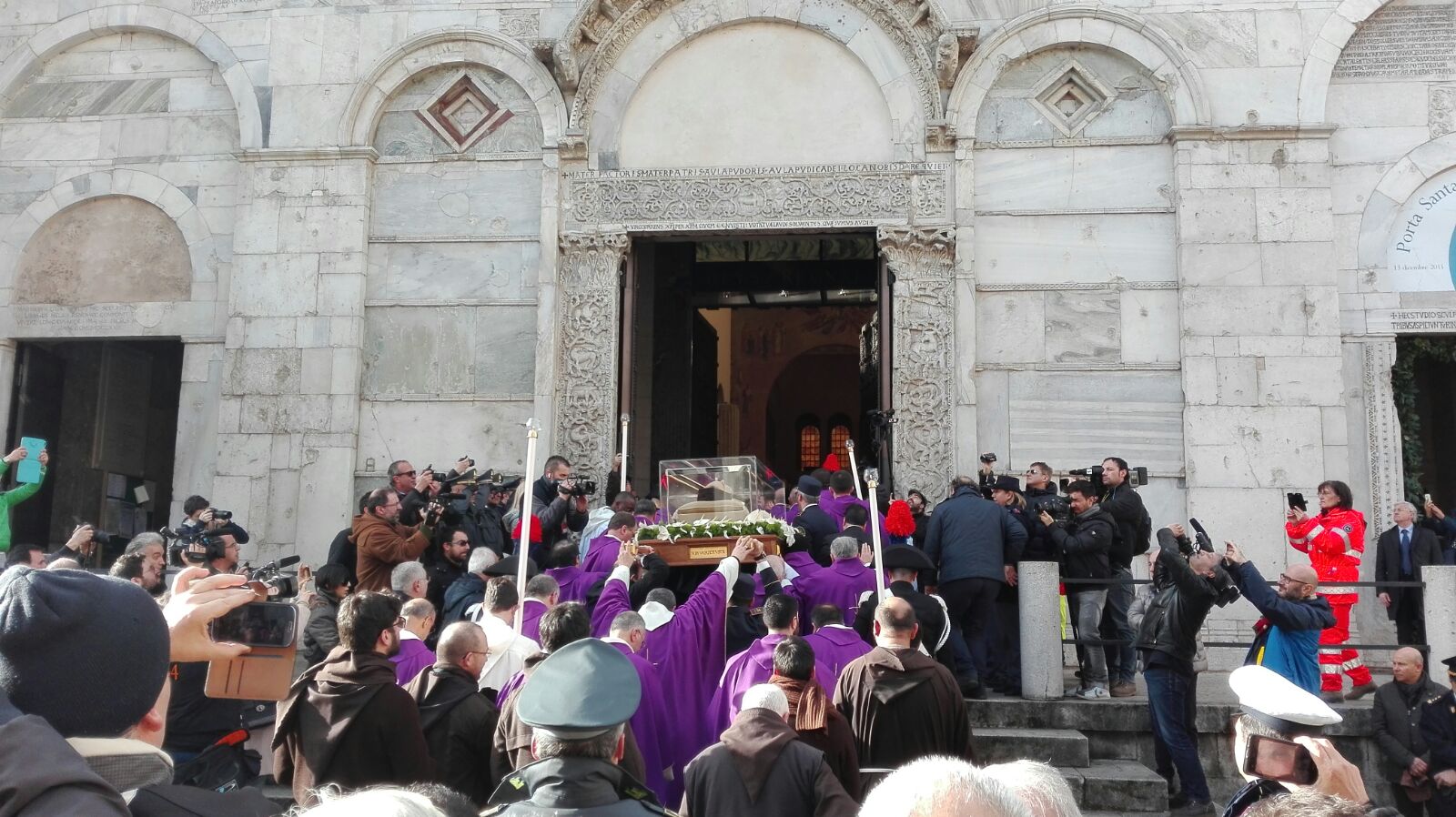 Il Duomo di Benevento spalanca le porte a San Pio