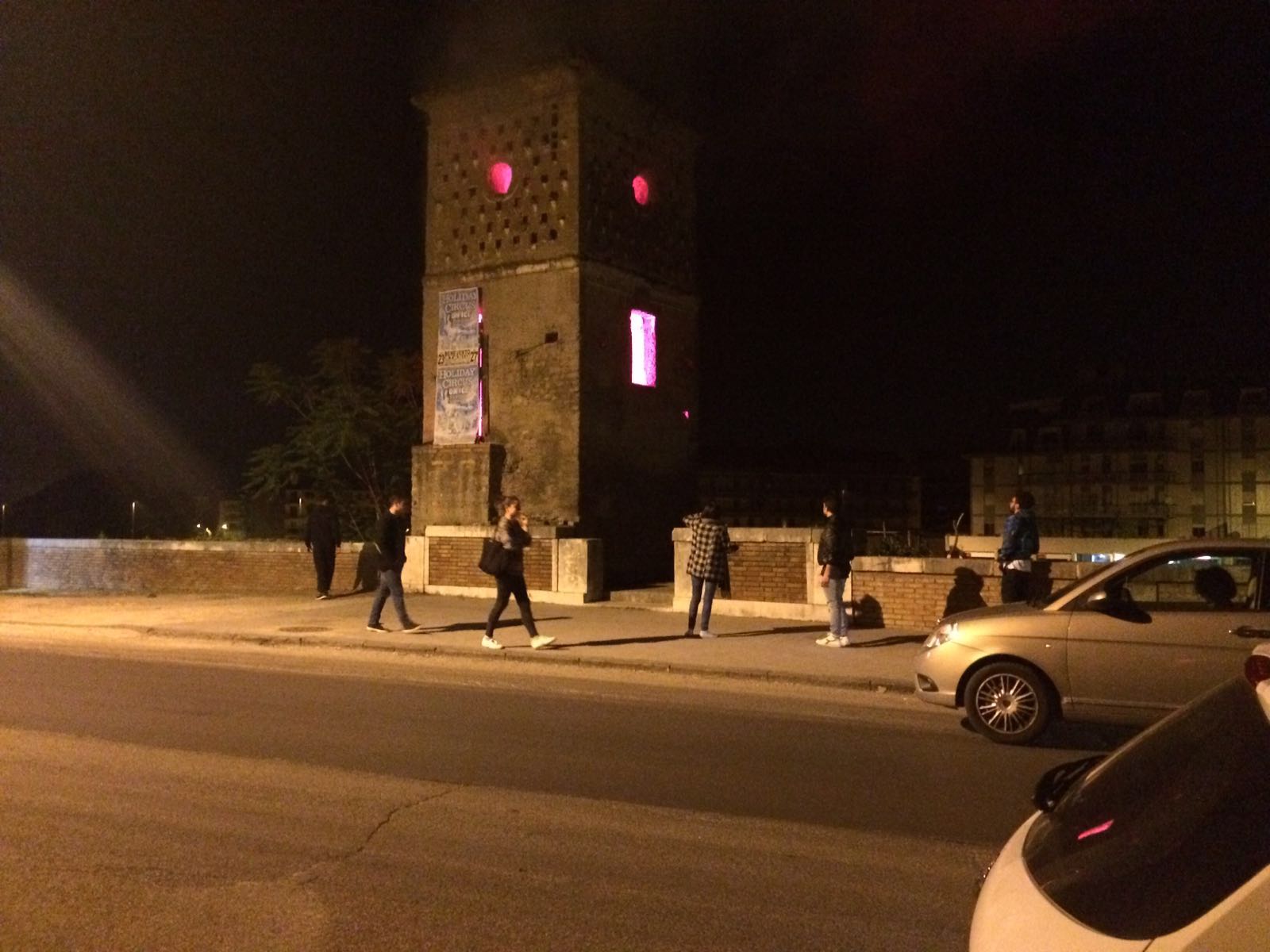 Fumo dalla torre della Biffa. Paura nella notte in via Posillipo