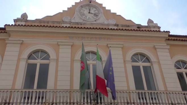 Si tentano alleanze ma la corsa è in quattro