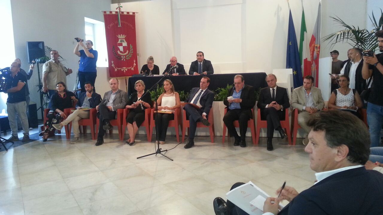 A Palazzo Paolo V il nuovo Consiglio comunale. Luigi De Minico nuovo Presidente