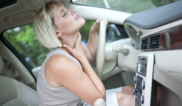 Fermi in auto con climatizzatore acceso: 453 euro di multa