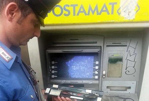 Assalto con esplosivo al Postamat di Scampitella, fallito il colpo: danni ingenti alla struttura