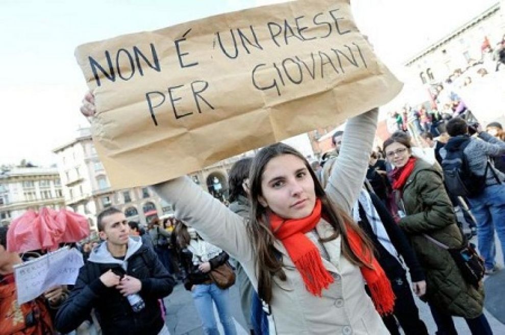 Lavoro, indagine Istat: calano i giovani ‘a casa’