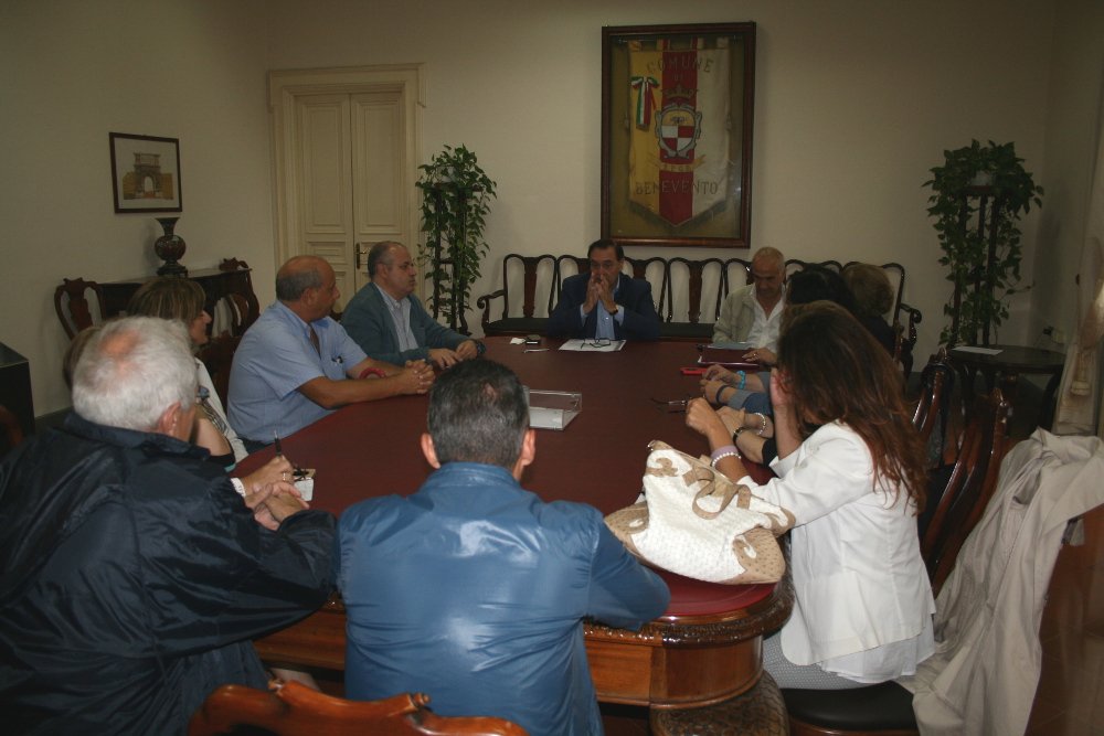 Sicurezza scuole e mensa, summit al Comune