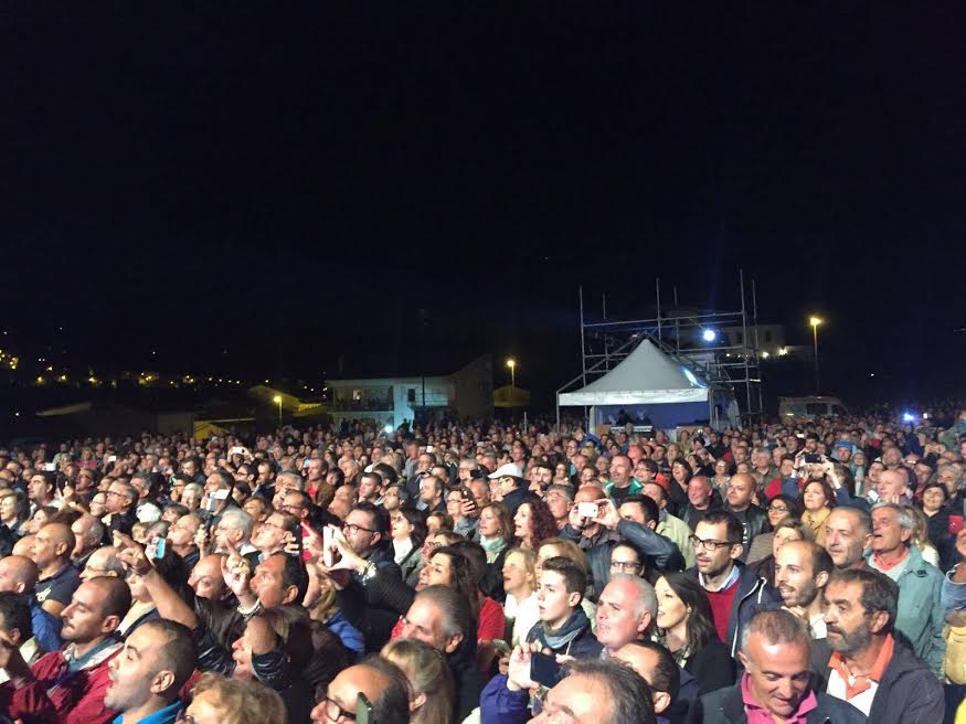 Pubblico delle grandi occasioni per il concerto di Renzo Arbore
