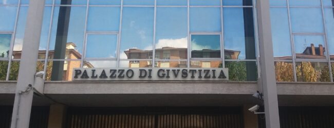 Avellino: minacce al gip Cassano, perquisizioni in negozi d’armi