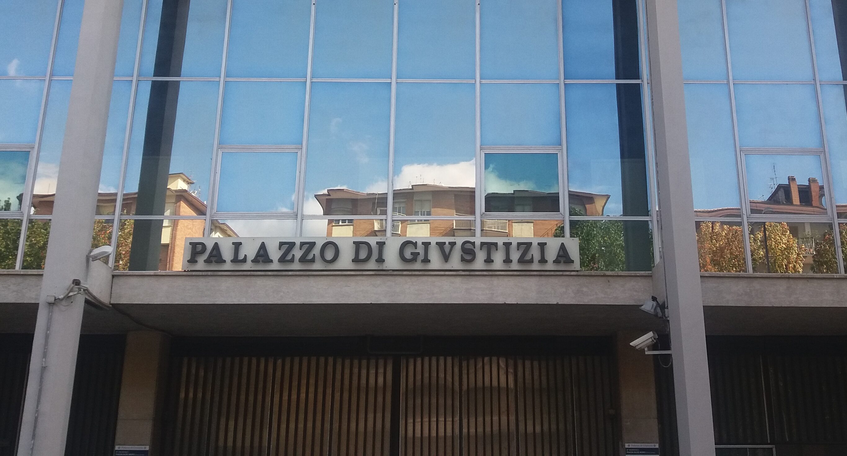 Avellino: minacce al gip Cassano, perquisizioni in negozi d’armi