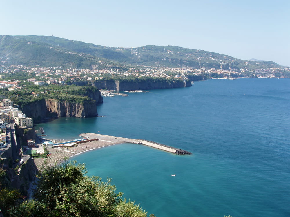 Napoli| Federalberghi: in Campania aumentano le strutture illegali
