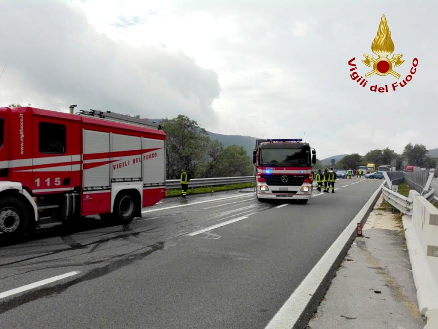 Monteforte Irpino| Veicoli in fiamme sull’A16