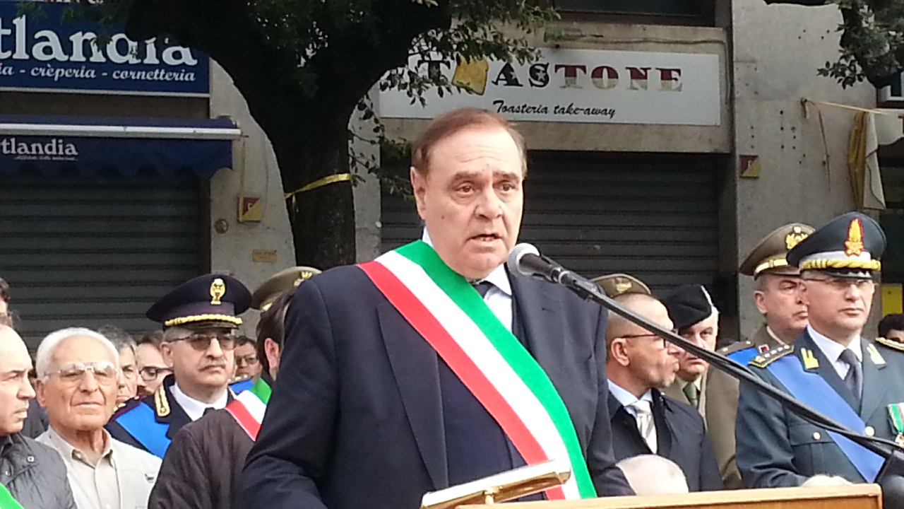 Benevento| Scontri, Mastella: «Scusa a Renzi e solidarietà alle forze di polizia»
