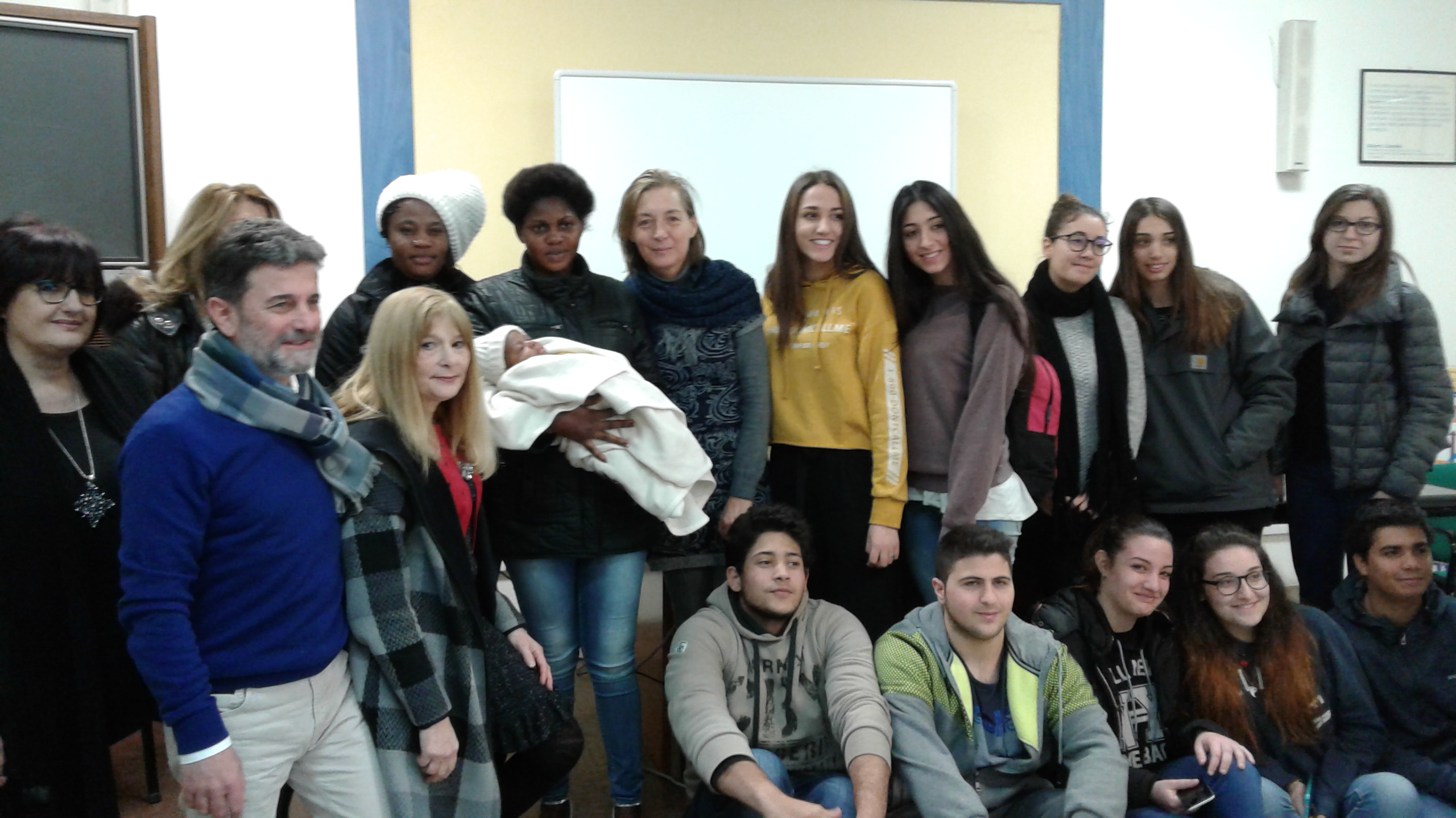 Benevento| Studenti a colloquio con due donne nigeriane, amicizia e integrazione