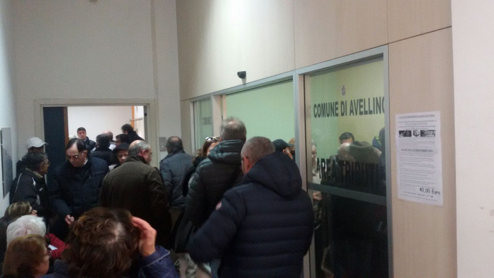 Avellino| Bollette “pazze”, la protesta dei cittadini in Comune
