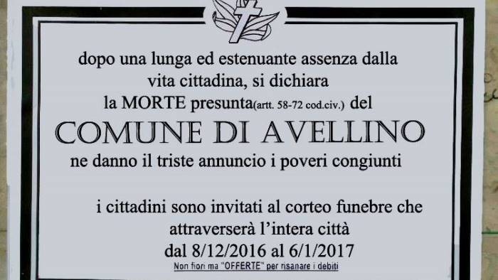 “Morte presunta” del Comune di Avellino, funerali sul web