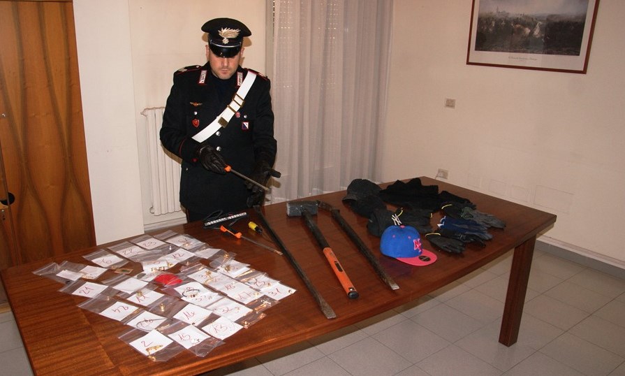 Napoli| Presi in cinque. Un furto anche a San Giorgio del Sannio