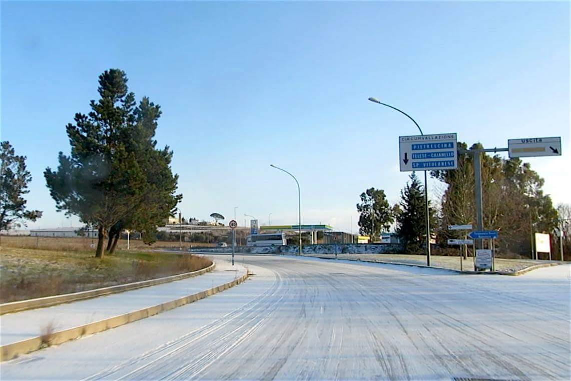 Un velo di neve copre Benevento