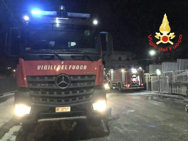 Avellino| Incendio in un’abitazione, vigili del fuoco salvano tre bambini