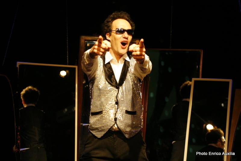 Benevento| Al Mulino Pacifico lo spettacolo “Io. Ovvero come sopravvivere all’epoca del narcisismo”