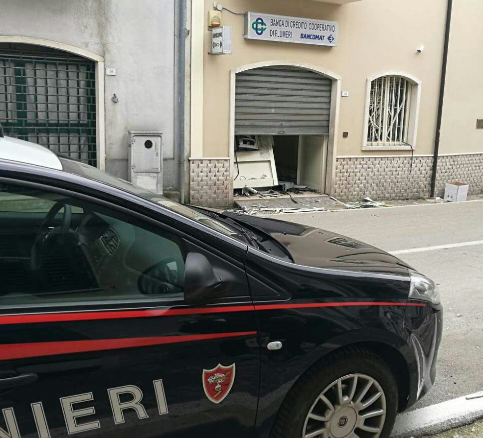 Caposele| Assalto al bancomat con un ordigno, indagano i carabinieri