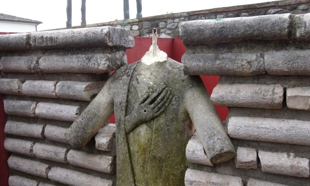 Benevento| Hortus Conclusus: l’incuria la causa del danno alla statua