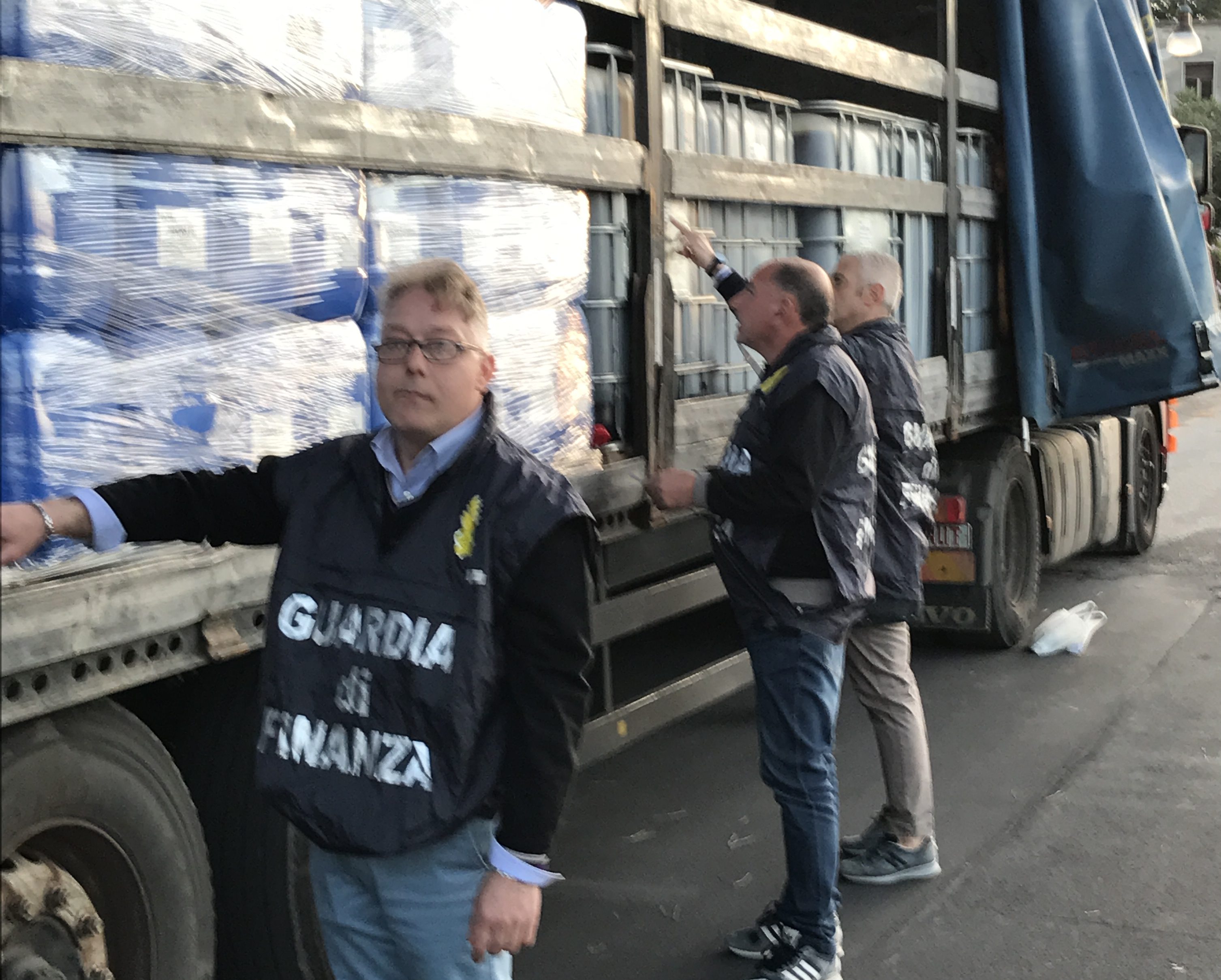 Contrabbando di prodotti petroliferi, maxi sequestro a Morcone