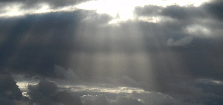 Sole fino a mercoledi, weekend di Pasqua con temporali