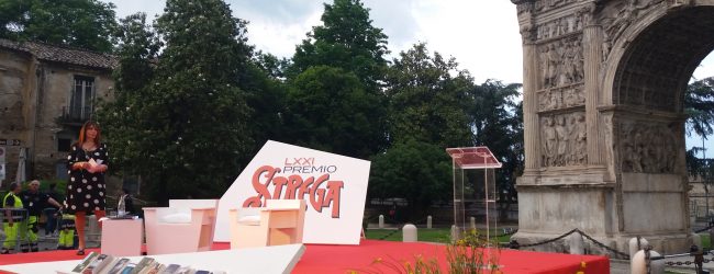 Benevento| Premio Strega tra Arco e ombrelli