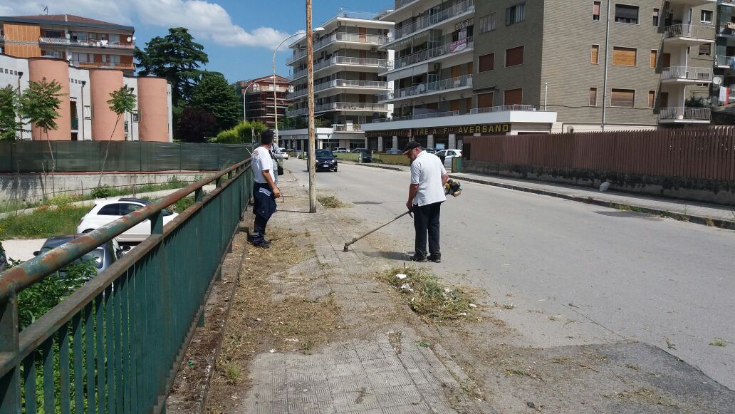 Benevento| Via Avellino ripulita grazie ai cittadini-volontari