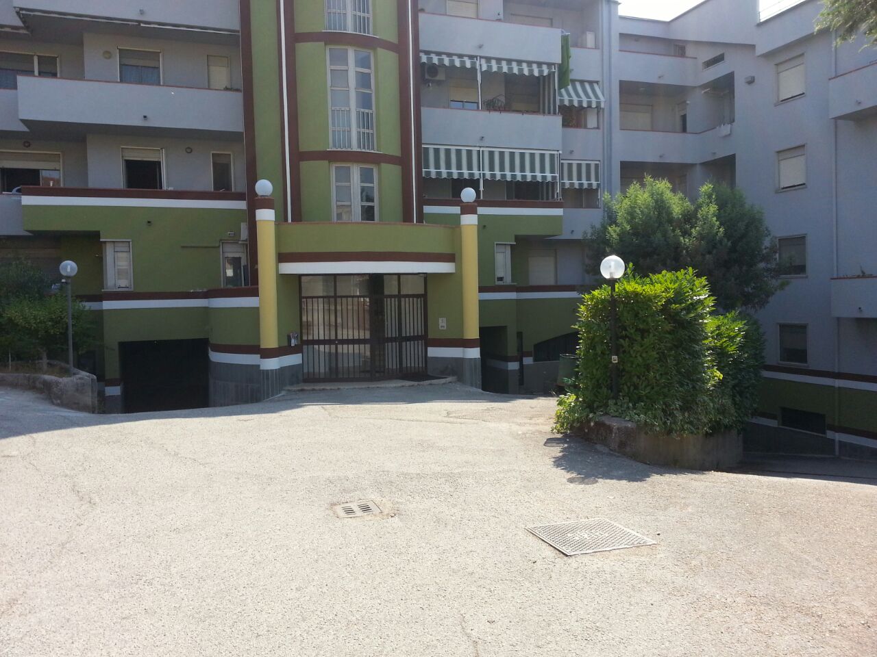 Benevento| I soliti ignoti forzano un box e prelevano generi alimentari