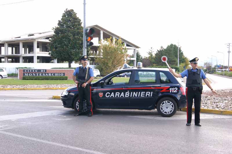 Limatola| I Carabinieri bloccano 41enne che tenta il suicidio