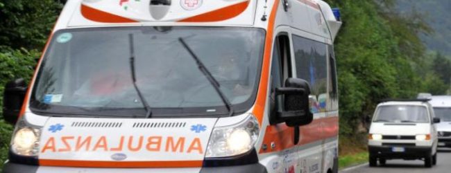 Frontale sulla Ss 403, morto un 48 enne, feriti moglie e figlio