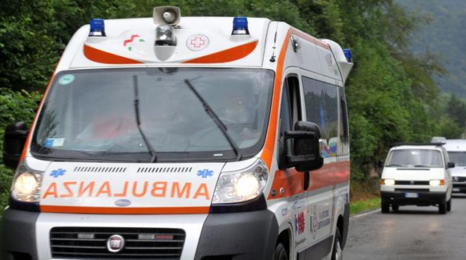 Frontale sulla Ss 403, morto un 48 enne, feriti moglie e figlio
