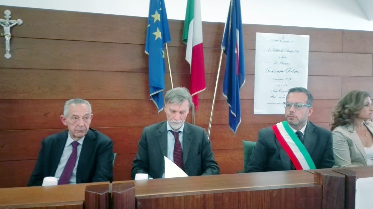 Delrio in Irpinia “promuove” la nuova legge elettorale