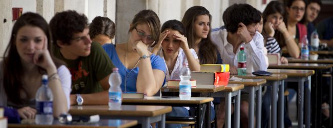 Avellino| Maturità, il vescovo Aiello organizza la “notte prima degli esami”