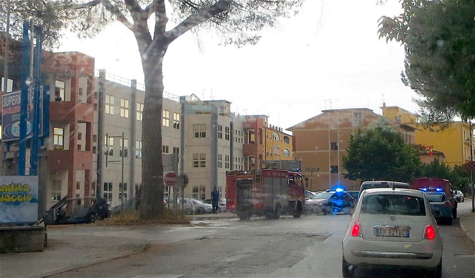 Benevento| Fiamme in una BMW, paura al Rione Libertà
