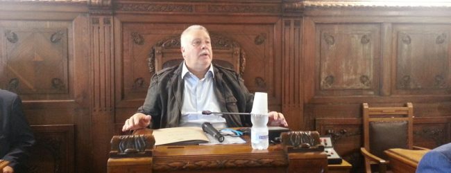 Benevento| Rifiuti, alla Rocca e a Palazzo Mosti lo scontro è tutto politico