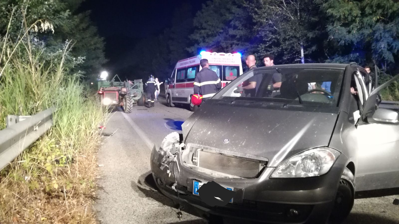 Castelpoto| Incidente stradale tra due auto e un trattore/FOTO
