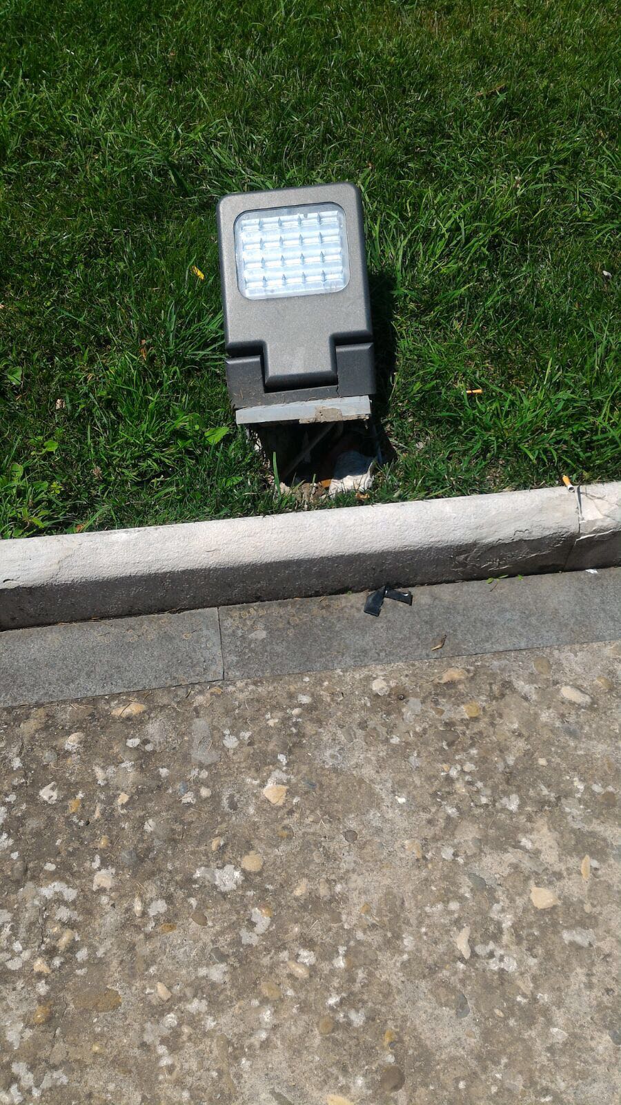 Benevento| Ancora vandali all’Arco di Traiano: danneggiati i faretti. Gesesa indignata