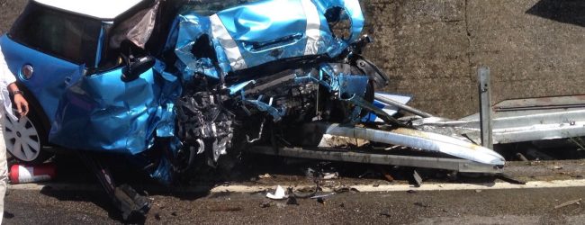 Tragedia alla galleria Avellola: morto automobilista