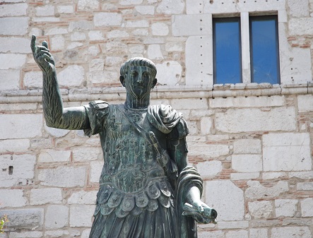 Benevento| Letture, musiche e ricordi per i 1900 anni della morte di Traiano