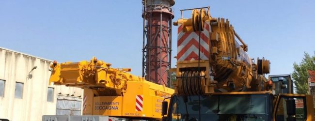 Avellino| Ex Isochimica: giù la torre dei veleni