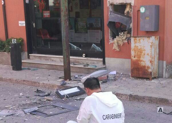 Bisaccia| Furto con “scasso”: fanno esplodere bancomat, indagini in corso