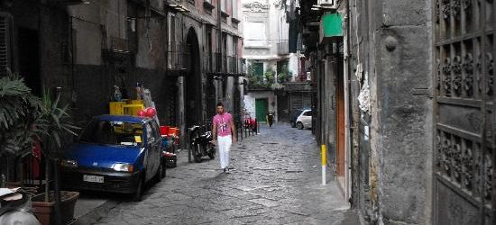 Due beneventane aggredite e derubate a Napoli