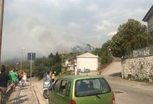 Altavilla Irpina| Fiamme vicino ai binari, sospesa linea Benevento-Avellino