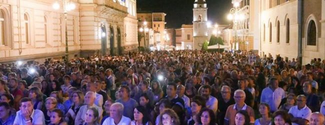 Benevento| Si chiude Città Spettacolo, Mastella: “grazie alle forze dell’ordine. Ottima organizzazione”