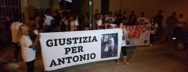 Benevento| Striscioni e magliette, Benevento chiede giustizia per Antonio