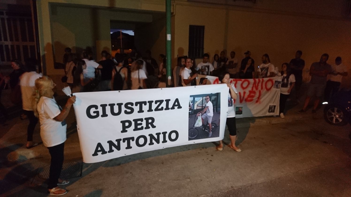 Benevento| Striscioni e magliette, Benevento chiede giustizia per Antonio